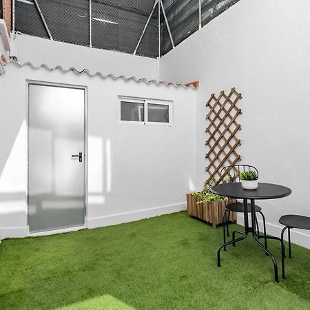Cozy 2 Bedroom Apartment With Patio Madrid Exterior photo